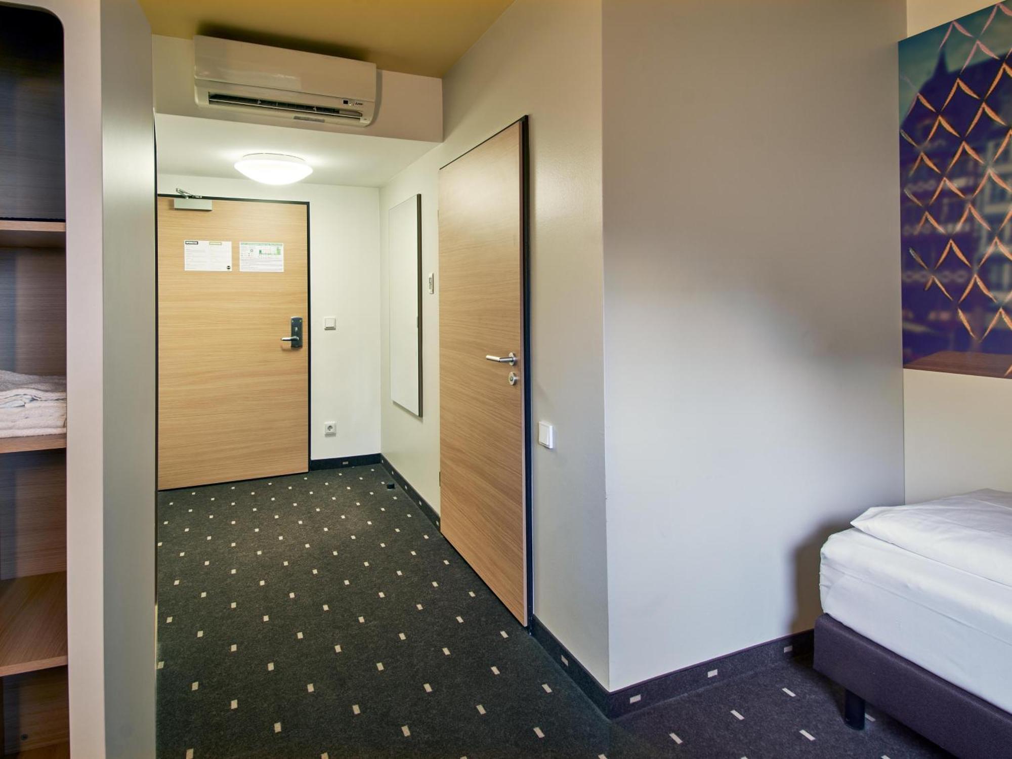 B&B Hotel Frankfurt-Nord Francfort-sur-le-Main Extérieur photo